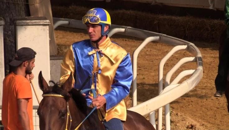 Palio di Asti, storia di una leggenda: fatiche, gioie e paure di Giovanni Atzeni, fantino dei record