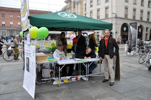 Lega, firme contro la moschea<br />"Perch&eacute; dobbiamo regalargliela?"
