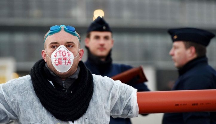 Ceta, proteste davanti all'Europarlamento