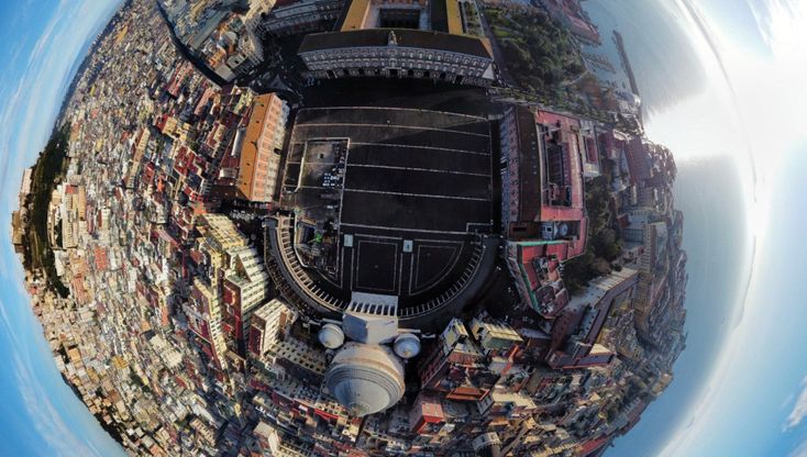 Unica e maestosa, la foto di Napoli dall'alto è uno spettacolo