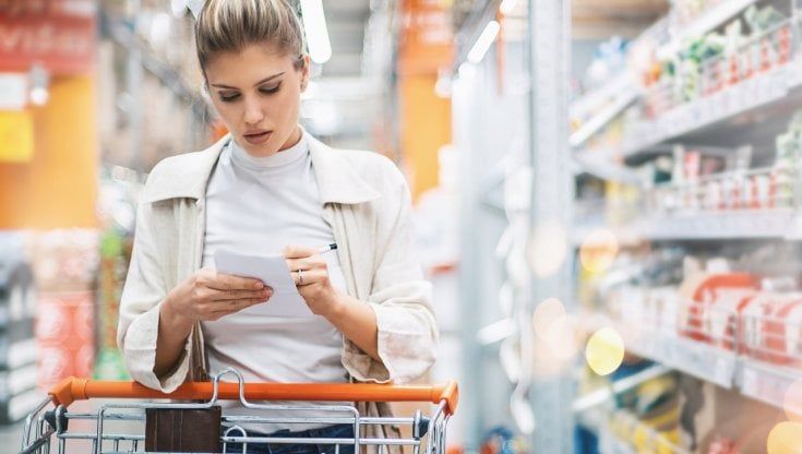 Inflazione, il 20% controlla l'ammontare del carrello rispetto a un budget predefinito 