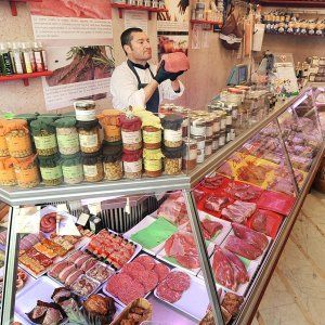 A San Donato il sushi  si fa solo con la carne  e il riso   piemontesi