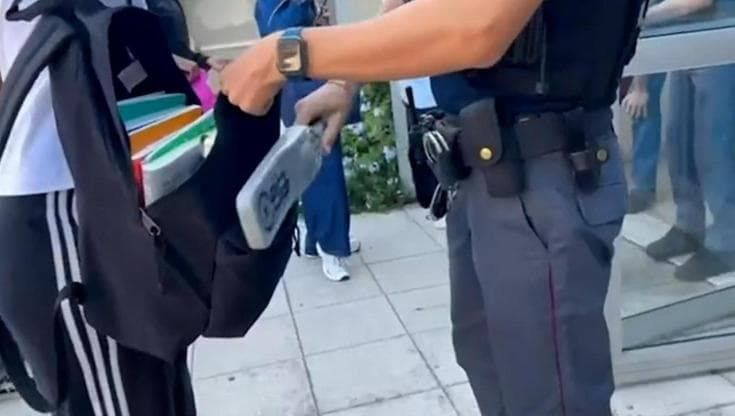 Roma, controlli con metal detector al liceo Amaldi a Tor Bella Monaca
