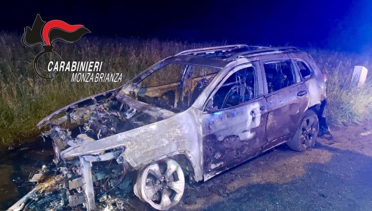 Minaccia l'ex fidanzato e dà fuoco alla sua auto, arrestato stalker 39enne: "Dirò alla tua famiglia islamica della nostra storia" 