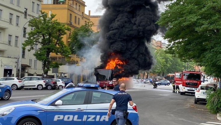 Disastro Atac: “In 4 anni non spesi 1,4 miliardi. Corse sparite e bus a fuoco”