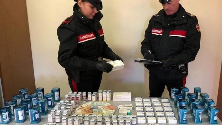 Fermato con 300 pasticche di anabolizzanti in auto: nei guai un 51enne di San Cesareo