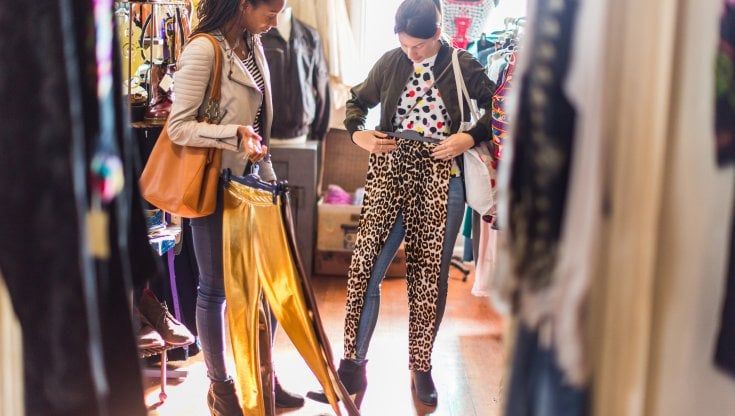 Tra capi di seconda mano e materiali sostenibili, la moda green conquista gli italiani