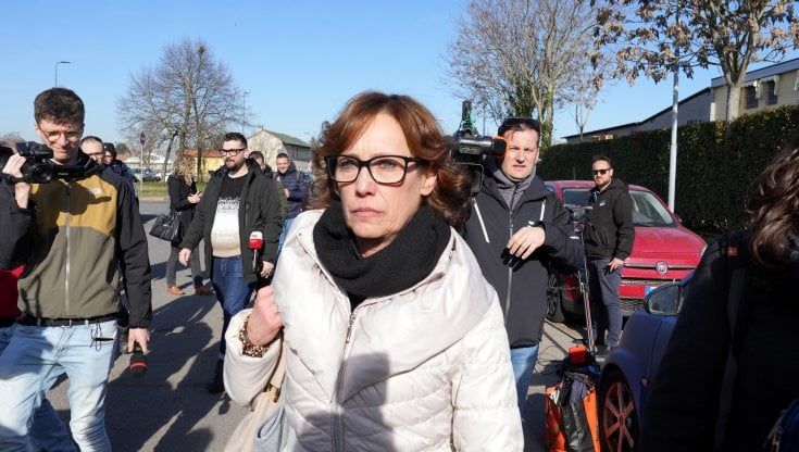 Cospito, Cucchi visita l'anarchico in carcere: "Peggiora di ora in ora, non vuole più vedere politici". Dopo Delmastro e Ostellari, scorta anche per Donzelli