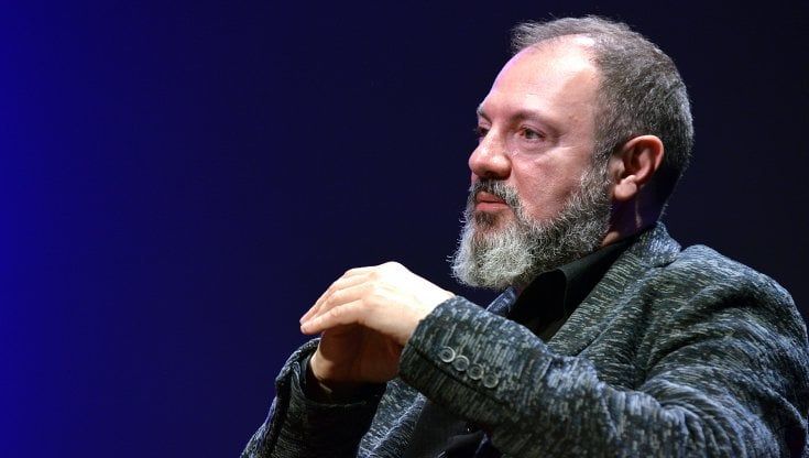 Lucarelli: "Racconto l'Italia che non ha mai fatto i conti con il fascismo"