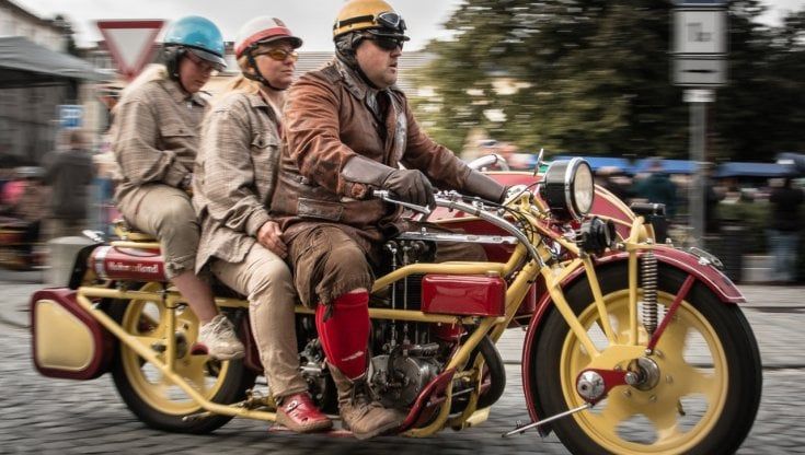 In tre sulla moto? Con questa si poteva