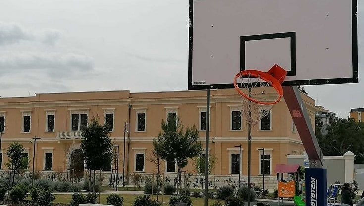 Bari, nell'ex Rossani si stacca un canestro: continua la conta dei danni nel parco appena inaugurato