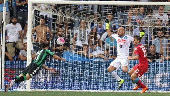 Sassuolo-Napoli 2-1: Hamsik illude Sarri ma l'esordio è amaro
