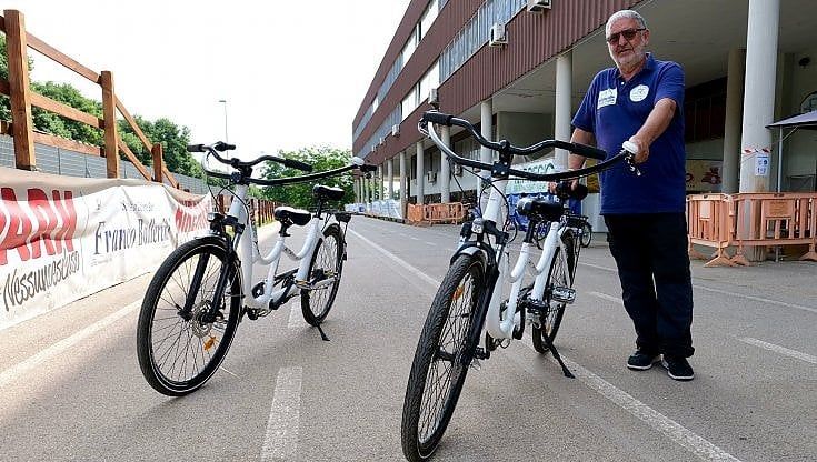 Bari, ritrovate le bici degli abbracci per ragazzi disabili: erano state abbandonate dopo il furto