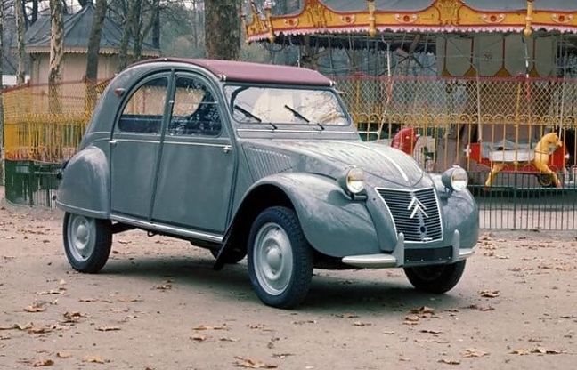 “Citroën Origins”, la storia corre on line