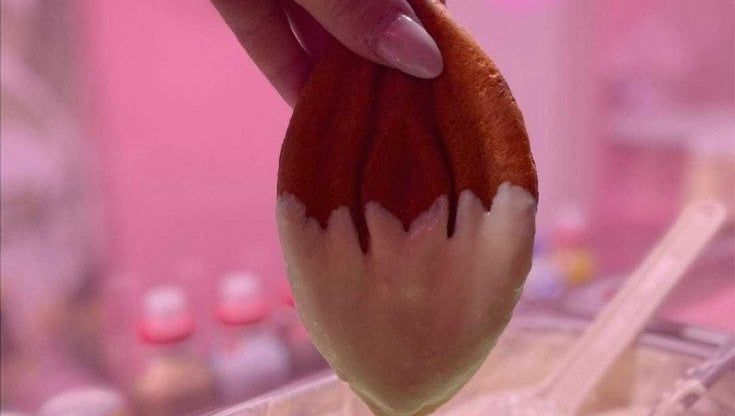 Lecce, una pasticceria sexy nel centro storico: pancake e dolci al cioccolato dalle forme inequivocabili