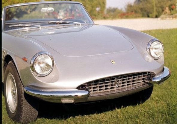 Livrea #38, ispirata alla Ferrari 330 GTS del 1966