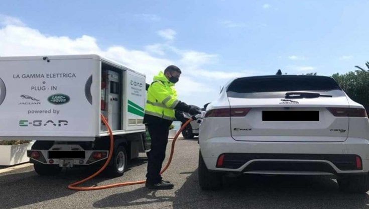 Auto elettrica, la ricarica arriva a domicilio