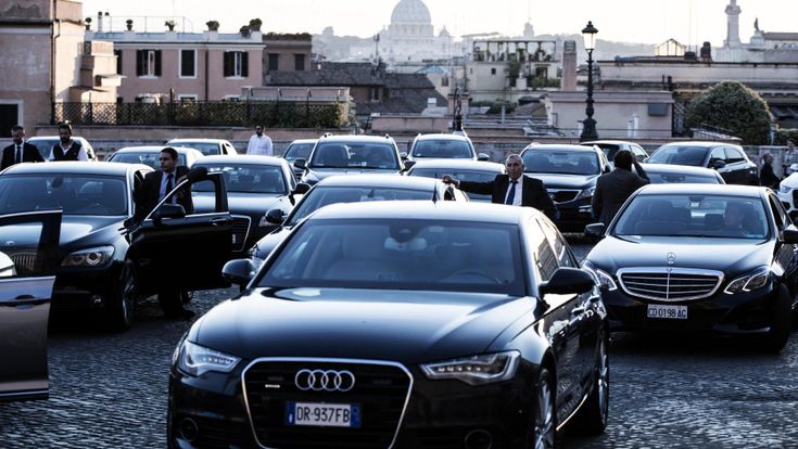 Auto blu dimezzate? “Quei numeri sono falsi”