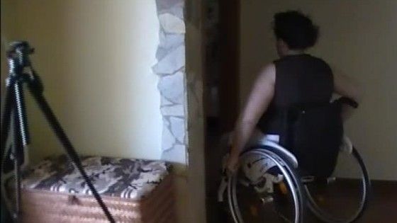 L'appello di Gianfranca: "Ho         la sclerosi, permettete a mio marito di starmi vicino"