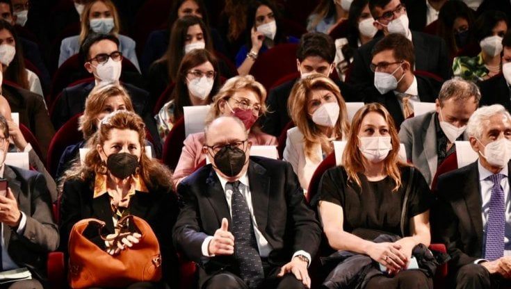 Tra i nuovi medici di Napoli anche Carlo Verdone 'honoris causa'. E Zuccarelli lancia l'allarme per la fuga dai pronto soccorso