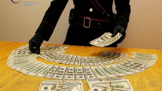 Sesto San Giovanni, in manette 59enne pregiudicato: viaggiava con 39mila dollari falsi 