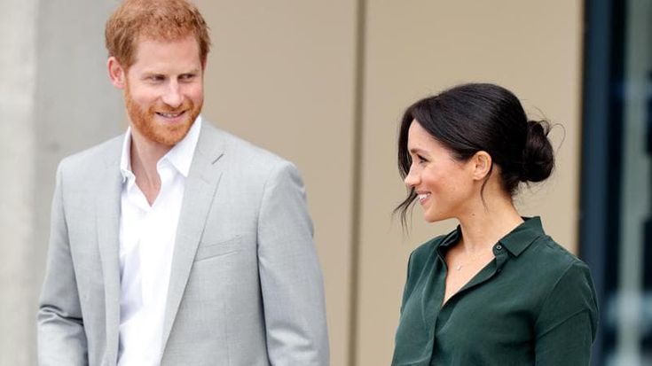 Il ritorno di Meghan: la duchessa del Sussex, il viaggio nel Regno Unito e i dubbi sulla scorta
