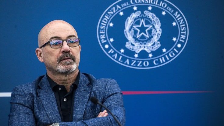 Energia, nel piano del governo niente multe o controlli a tappeto sui risparmi. Cingolani: "Vogliamo responsabilizzare i cittadini"