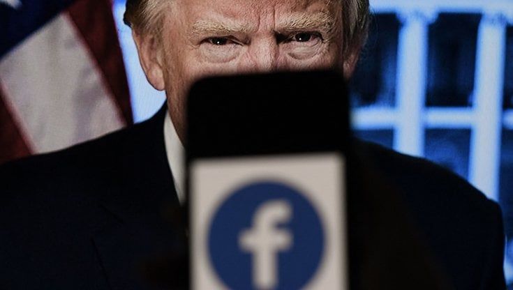 Trump sfida Facebook e Twitter e lancia la sua piattaforma dopo il bando dai social 