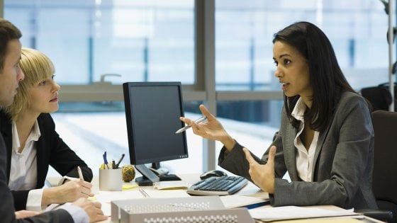 Le donne in banca sono quasi più degli uomini: ma reddito e carriere restano ancora indietro