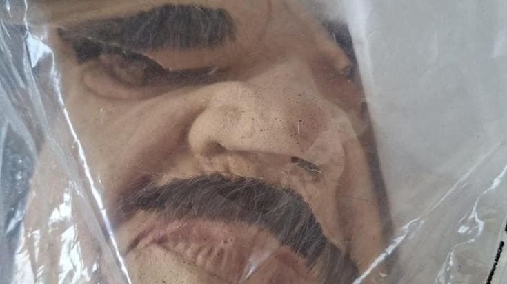 Tenta una rapina armato di pistola e con una maschera di silicone sul viso, arrestato