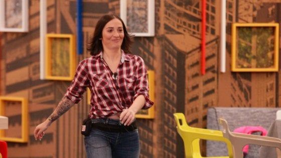 Grande fratello, la mamma biologica di Serena Rutelli: "Vorrei riabbracciarti". Barbara Palombelli: "Deve decidere lei"