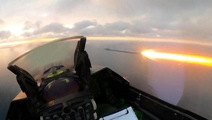 F-16 romeni abbattono droni russi sul Mar Nero: le immagini dalla cabina di pilotaggio dei caccia