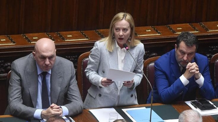 Manovra, sì alla fiducia. Lite sui soldati in città, Crosetto ferma la Lega
