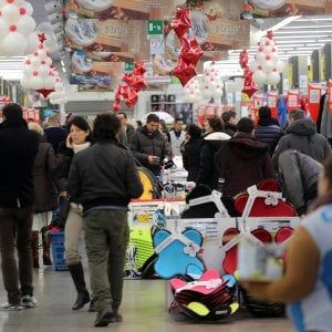 Chiusure domenicali, tutto da rifare. Lega: "Testo cambiato, ricominciamo con le audizioni"