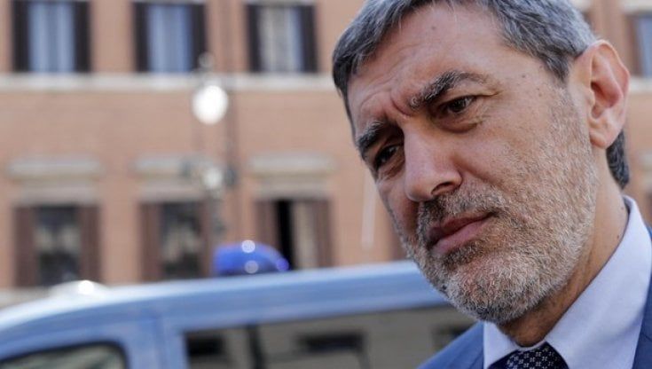 Marsilio (FdI): "Gelmini-Carfagna dai festini a statiste?". Il Pd insorge: "Offende tutte le donne". Calenda: "Troglodita"