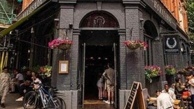 Licenza di spillare: da Daniel Craig a Ed Sheeran, le star salvano i pub inglesi in crisi