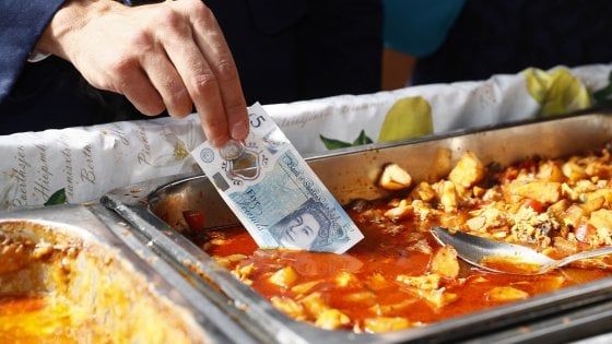 Tutti pazzi per le 5 sterline: la prima serie vale 300 pound
