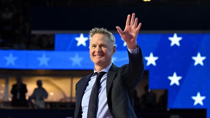 L’oro olimpico Steve Kerr trascina i Dem alla Convention: chi è il coach che spaventa la destra americana