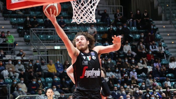 Basket, il pagellone. Virtus, salvate il soldato Pajola, caro alla patria. Fortitudo, arrivano i nostri: il buono è Feldeine