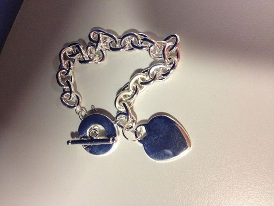 Milano, sequestrati 110mila falsi Tiffany, Dodo e Pandora