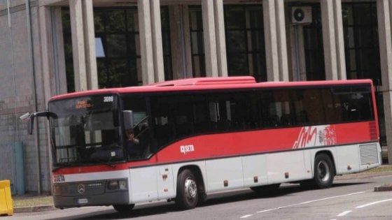 Ragazzo con sindrome di Down multato sul bus. A Reggio sindaco e assessore si scusano