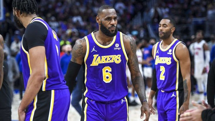 Nba: rissa Detroit-Lakers, LeBron espulso. Vittorie per Golden State e Phoenix