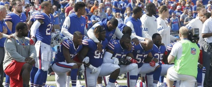 Usa, dilaga protesta star dello sport anti Trump: anticipo football, tutti giocatori in ginocchio