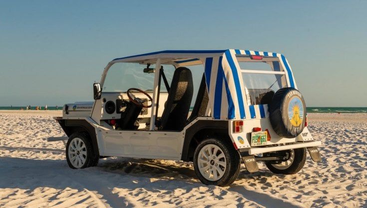 Moke 007 EV, con James Bond la “spiaggina” diventa elettrica