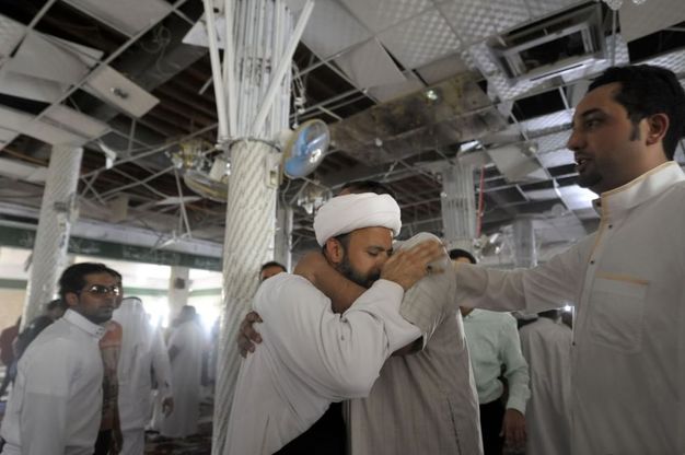 Arabia saudita: kamikaze porta devastazione e morti nella moschea sciita