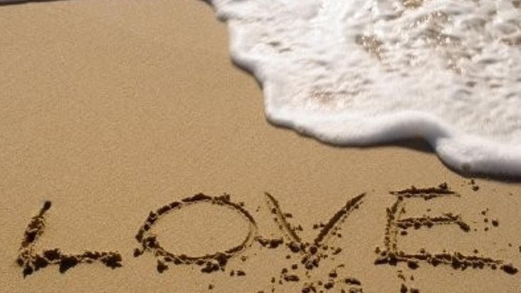 Estate, tempo di spensieratezza: attenzione alle malattie sessualmente trasmissibili