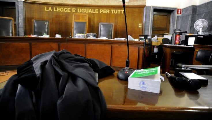 "Non possiamo promuovere tutti": bufera sul commissario di Lecce all'esame di avvocato