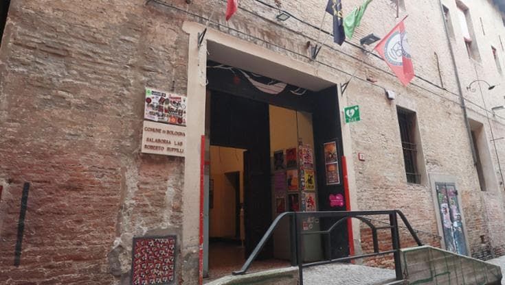 Vicolo Bolognetti, aggredite due operatrici: una è stata morsa ed è finita all’ospedale
