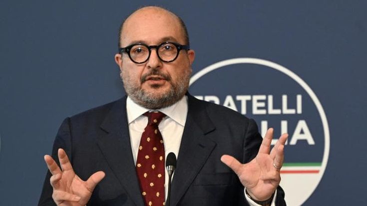 Presto, troviamo un comunista per Gennaro Sangiuliano