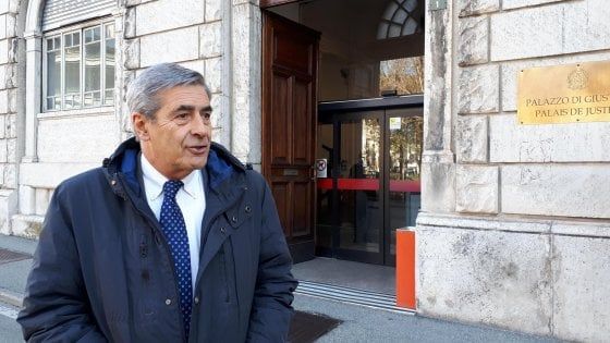 Valle d'Aosta, il presidente Fosson si dimette